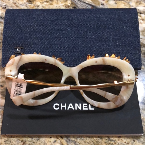 NEW, Authentic CHANEL Oval Marble Sunglasses - Picture 4 of 7